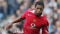 Patrice Evra. Model Playboy Carla Howe pernah mengaku diajak tidur Evra di sebuah kamar hotel di Paris usai jumpa di klab malam pada tahun 2013. Saat itu Evra sudah menikah. Foto: Laurence Griffiths/Getty Images