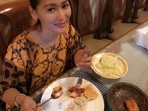 Meskipun Jadi Selebriti Ternyata Inul Doyan Makanan Sederhana, Ini Buktinya!