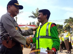 Juru Parkir Jujur Dapat Kejutan dari Kapolresta Sukabumi