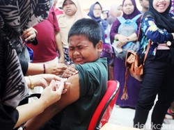 Trik Unik untuk Anak Takut Disuntik, Beli Mainan sampai Alihkan Perhatian