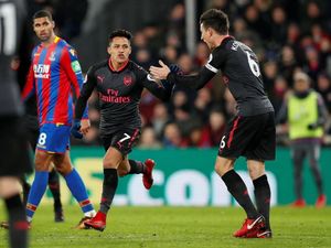 Sanchez Dua Gol, Arsenal Atasi Palace 3-2