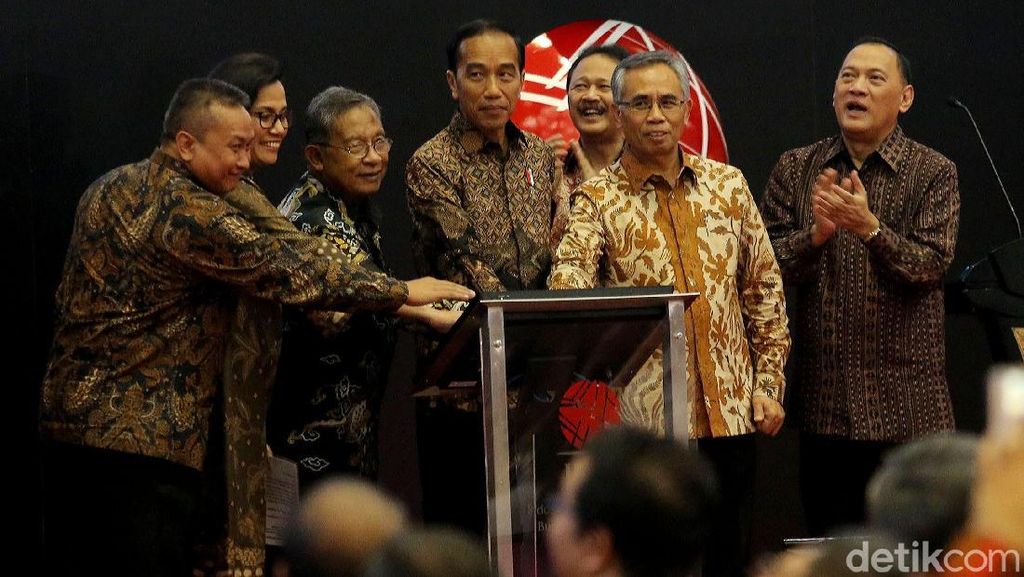Jokowi Semringah IHSG Tembus Rekor 6.355 Jokowi Semringah IHSG Tembus Rekor 6.355