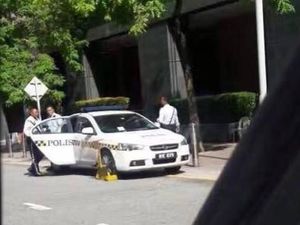 Parkir Sembarangan, Polisi Ini Didenda