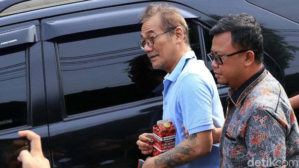 Gaya Santai Tio Pakusadewo di Tempat Rehabilitasi Gaya Santai Tio Pakusadewo di Tempat Rehabilitasi