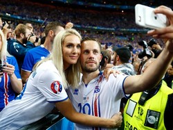 19. Gylfi Sigurdsson saat ini bermain untuk klub Everton. Gelandang serang 28 tahun itu diperkirakan punya nilai transfer mencapai 30 juta euro, yang tertinggi di skuat timnas Islandia. (Foto: Clive Rose/Getty Images)