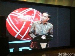 Jokowi Bagi-bagi Hadiah di BEI, Sri Mulyani Kegirangan