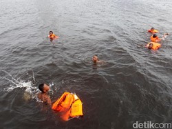 Risiko Penyakit yang Perlu Diwaspadai Jika Sembarangan Berenang di Laut (2)