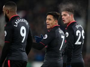 Aroma Perpecahan Ruang Ganti Arsenal dalam Perayaan Gol Alexis Sanchez