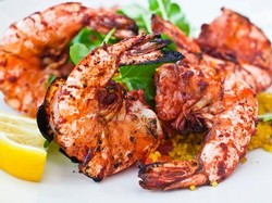 Menu Tahun Baru: Ada Udang Bakar Saus Tomat dan Dessert Strawberry untuk Pesta