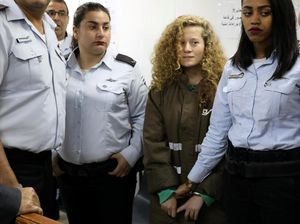 Israel Perpanjang Masa Tahanan ABG Palestina yang Tampar Tentaranya Israel Perpanjang Masa Tahanan ABG Palestina yang Tampar Tentaranya