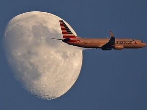 Tuduh Penumpang Mencuri Selimut, American Airlines Minta Maaf