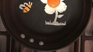 Unik! Telur Goreng Berbentuk Bunga, Wajah Manusia Hingga Serigala