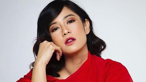 Foto: Inspirasi Makeup Glamour dari Riasan Artis untuk Pesta Tahun Baru 2018
