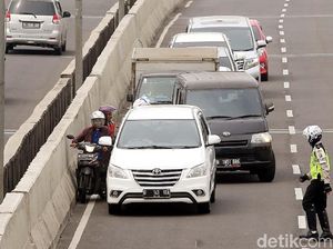 Dear Pemotor, Jangan Terobos Jalan Layang Non Tol Lagi, Bahaya!