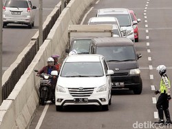 Dear Pemotor, Jangan Terobos Jalan Layang Non Tol Lagi, Bahaya!