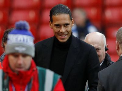 Foto: Nonton di Anfield, Van Dijk Disuguhi Blunder Pertahanan Liverpool