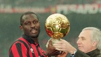 George Weah menjadi pemain non-Eropa pertama yang bisa memenangkan Ballon dOr. Namun, eks AC Milan, Chelsea, dan PSG itu belum pernah membantu Liberia bermain di Piala Dunia. (Foto: Getty Images)
