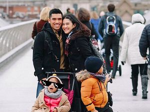 Asyiknya Dian Sastro dan Keluarga Berlibur ke Inggris