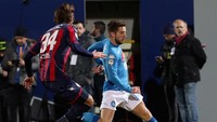 Dalam pertandingan di Stadio Ezio Scida, Sabtu (30/12/2017) dini hari WIB, Napoli tampil begitu dominan atas Crotone. Namun mereka hanya mampu mencetak satu gol sepanjang laga. Foto: Maurizio Lagana/Getty Images