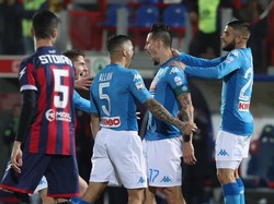Kalahkan Crotone, Napoli Mantap di Puncak Klasemen