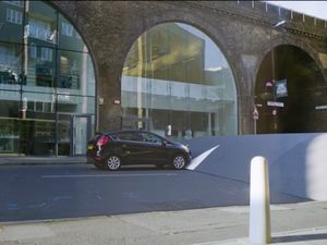 Polisi Tidur Setinggi Ini, Bagaimana Pengendara Melewatinya?