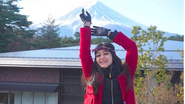 Lihat Gracia Indri Nikmati Musim Dingin di Jepang