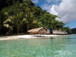 Foto: Pulau Cantik Tak Berpenghuni di Raja Ampat