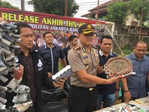 Jelang Tahun Baru, Ribuan Petasan dan 12 Orang di Jakbar Diamankan