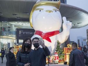 Ada Patung Anjing Raksasa Mirip Trump di Mal China