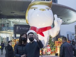 Ada Patung Anjing Raksasa Mirip Trump di Mal China