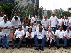 Di Sela Rapim, Sri Mulyani Ajak Pejabat Kemenkeu Berfoto di Taman