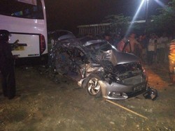 Bus Tabrak Mobil di Bangkalan, Lima Orang Meninggal