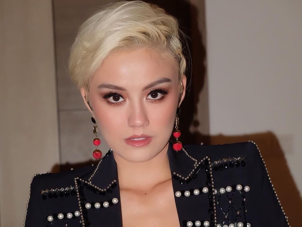 Jawaban Skak Mat Agnez saat Disebut Gembel oleh Netizen Jawaban Skak Mat Agnez saat Disebut Gembel oleh Netizen