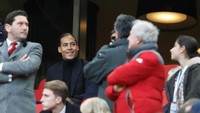 Menyaksikan langsung penampilan Liverpool di Anfield boleh jadi akan membantunya lebih cepat memahami cara bermain tim anyarnya tersebut. Menariknya, dia langsung disuguhi blunder dari pertahanan Liverpool. (Foto: Phil Noble/REUTERS)
