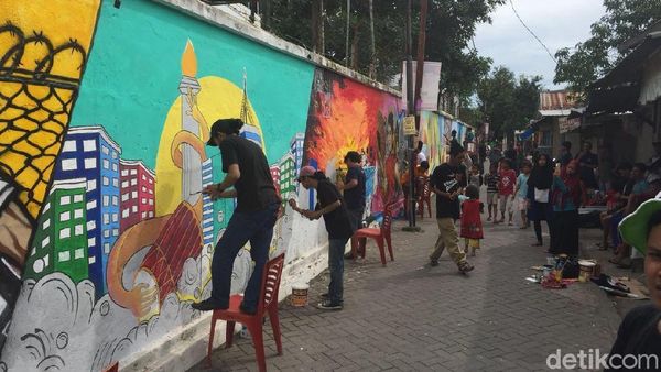 Foto: Mural & Lorong Warna-warni di Makassar