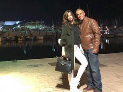 Berangkat ke Tanah Suci Pakai Baju Seksi, Nia Ramadhani Kena Nyinyir