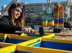 Israel Siap Pecahkan Rekor Menara Lego Tertinggi di Dunia