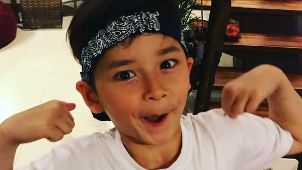 Makin Besar Makin Ganteng! Potret Kenzou Anak Mike Lewis