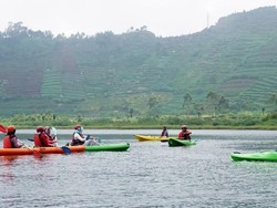 Ini Baru Asyik, Main Kayak di Negeri di Atas Awan