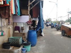 500 Keluarga Bermukim di Area Hijau Belakang Masjid Kalijodo