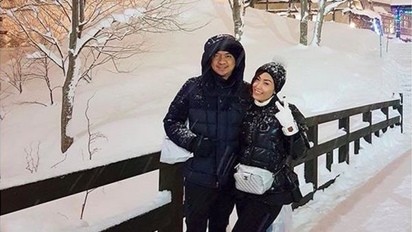 Seru! Ayu Dewi Nikmati Salju di Jepang