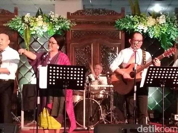 Begini Aksi Panggung Elek Yo Band! Grup Musik Menteri Kabinet Kerja
