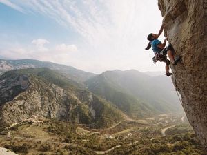 Jatuh dari Tebing 24 Meter, Kaki Pendaki Harus Diamputasi Jatuh dari Tebing 24 Meter, Kaki Pendaki Harus Diamputasi