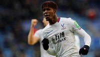 Wilfried Zaha dijual cuma dengan nilai transfer 3 juta pound sterling. Crystal Palace menjadi pembelinya. Kini, dia menjadi penggawa utama The Palace. (Foto: Darren Staples/Reuters)