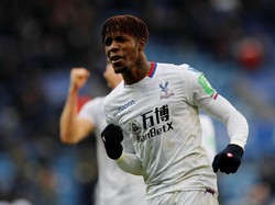 Wilfried Zaha dijual cuma dengan nilai transfer 3 juta pound sterling. Crystal Palace menjadi pembelinya. Kini, dia menjadi penggawa utama The Palace. (Foto: Darren Staples/Reuters)