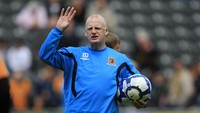 Bekas pemain Crystal Palace, Iain Dowie, kuliah di Universitas Hertfordshire untuk mengambil magister teknik mesin. (Jed Leicester/Getty Images)