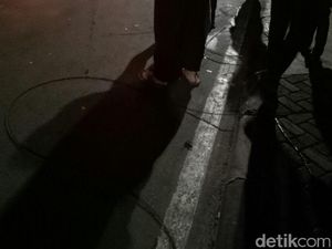 Truk Tangki Terbakar di SPBU Jagakarsa, Kabel Listrik Berguguran Truk Tangki Terbakar di SPBU Jagakarsa, Kabel Listrik Berguguran