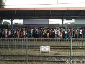Stasiun Tn Abang Disesaki Penumpang, Ini Penjelasan Kepala Stasiun