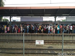 Stasiun Tn Abang Disesaki Penumpang, Ini Penjelasan Kepala Stasiun
