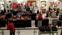 Debenhams Senayan Diserbu Pemburu Diskon